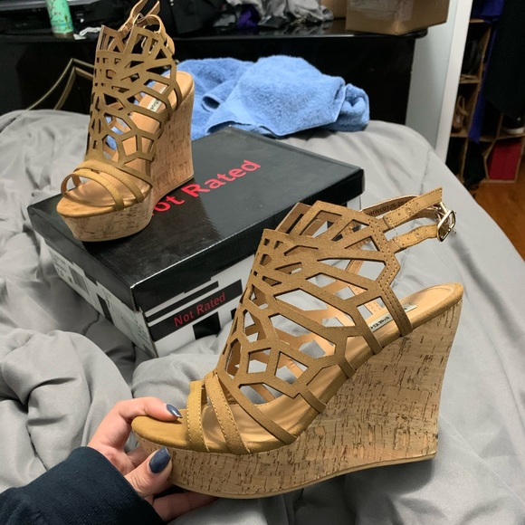 Tan Wedges! - Picture 5 of 8